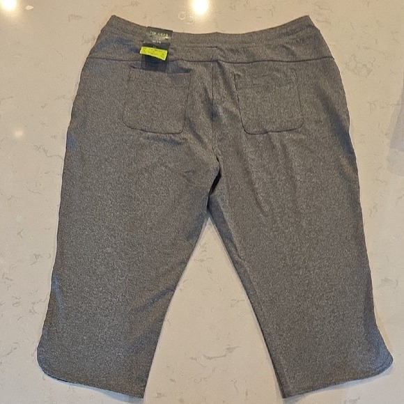 Tek Gear Women's Active Capri Pants – PXL (Petite‎ XL) | NWT - Picture 9 of 10